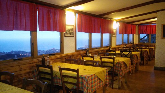Bar con Ristorante e Pizzeria in Vendita a Genova