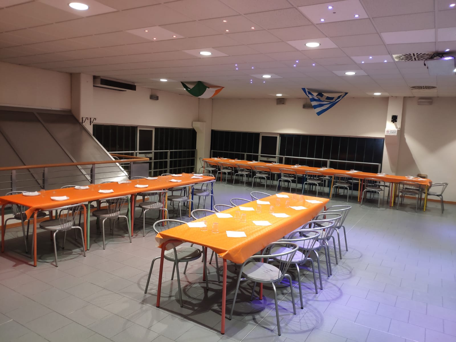 Sala giochi con Hyper Bowling Napoli Show Bowl