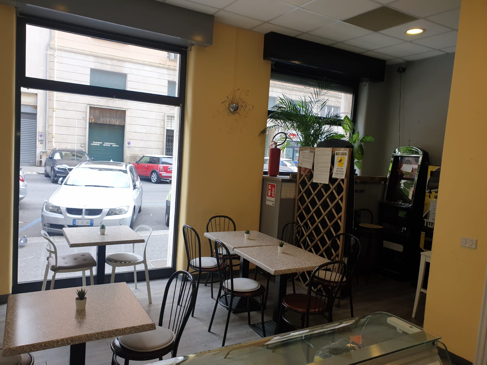 Bar Caffetteria Tavola Fredda in Vendita a Genova