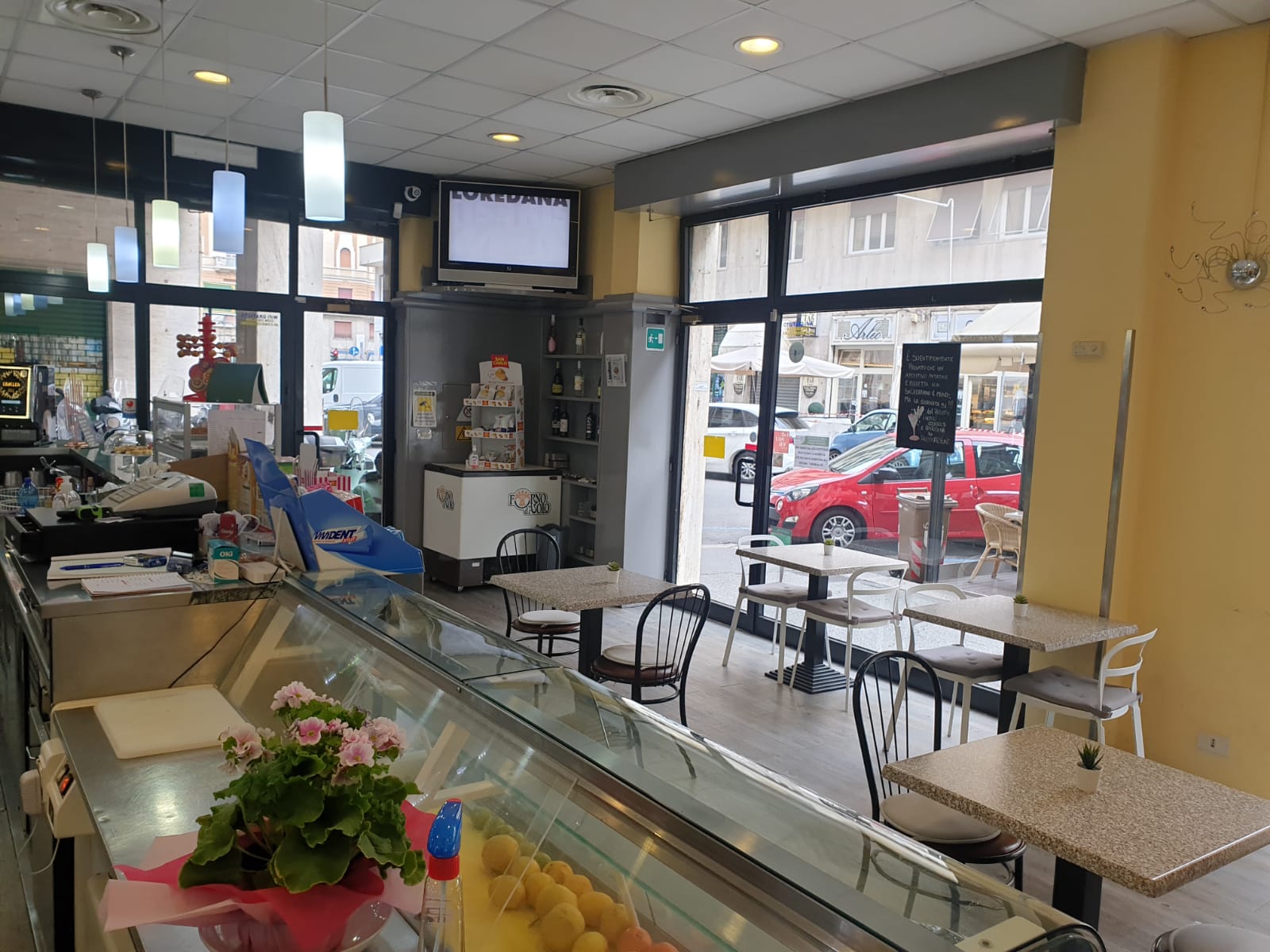 Bar Caffetteria Tavola Fredda in Vendita a Genova
