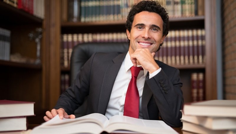 Vendita attività commerciale: serve il notaio?