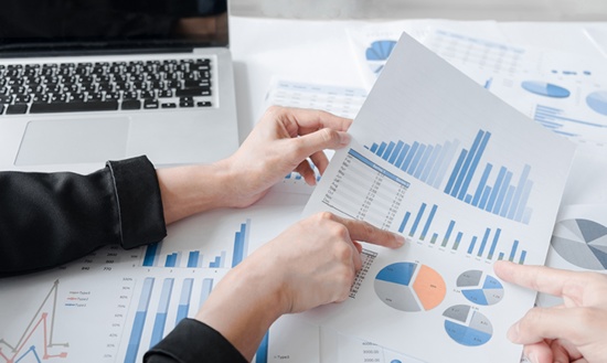 Come valutare un'azienda se stai cercando di vendere o acquistare